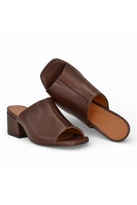 Ciabatta donna Uau in pelle colore marrone. UAU | C64-PELLE MARRONE